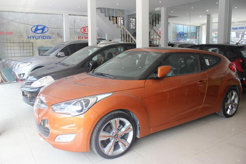 Auto sales plunge in April